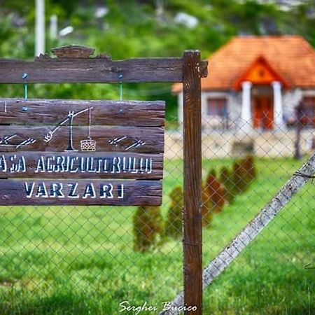 Casa Agricultorului Varzari Butuceny Eksteriør bilde